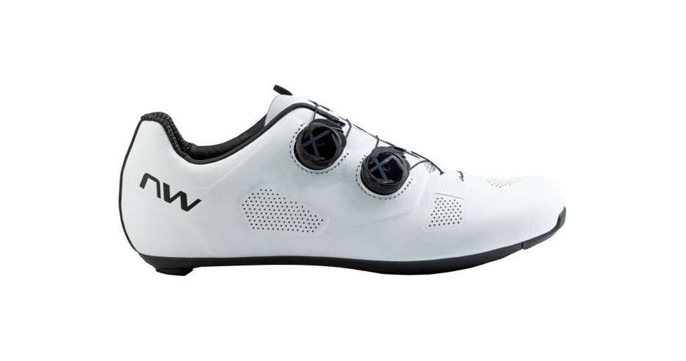 Chaussures Revolution Wide